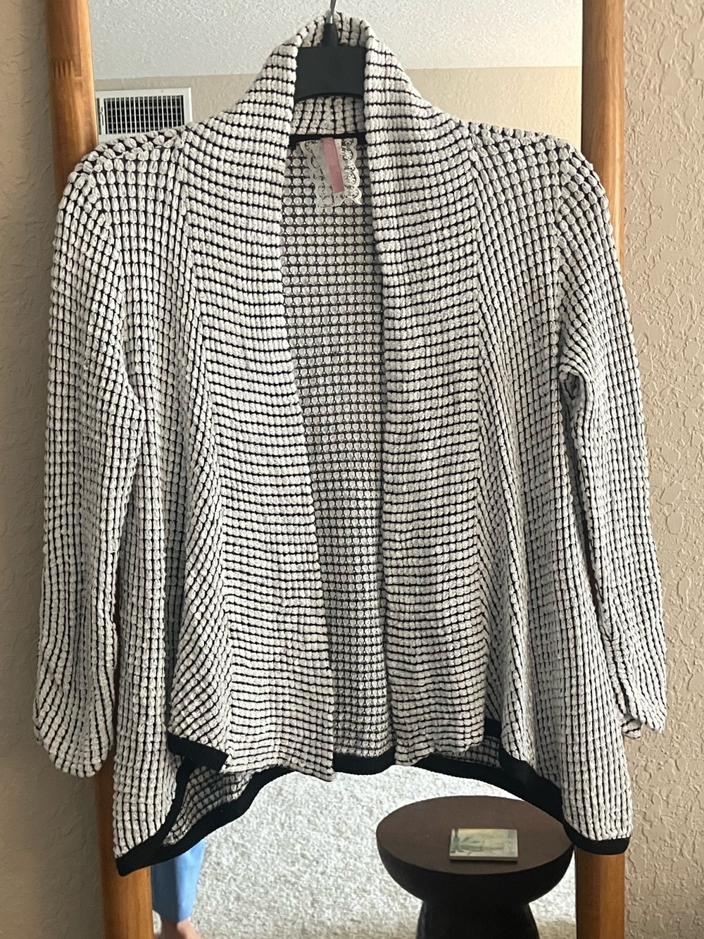 Black & white open-front knit Cardigan